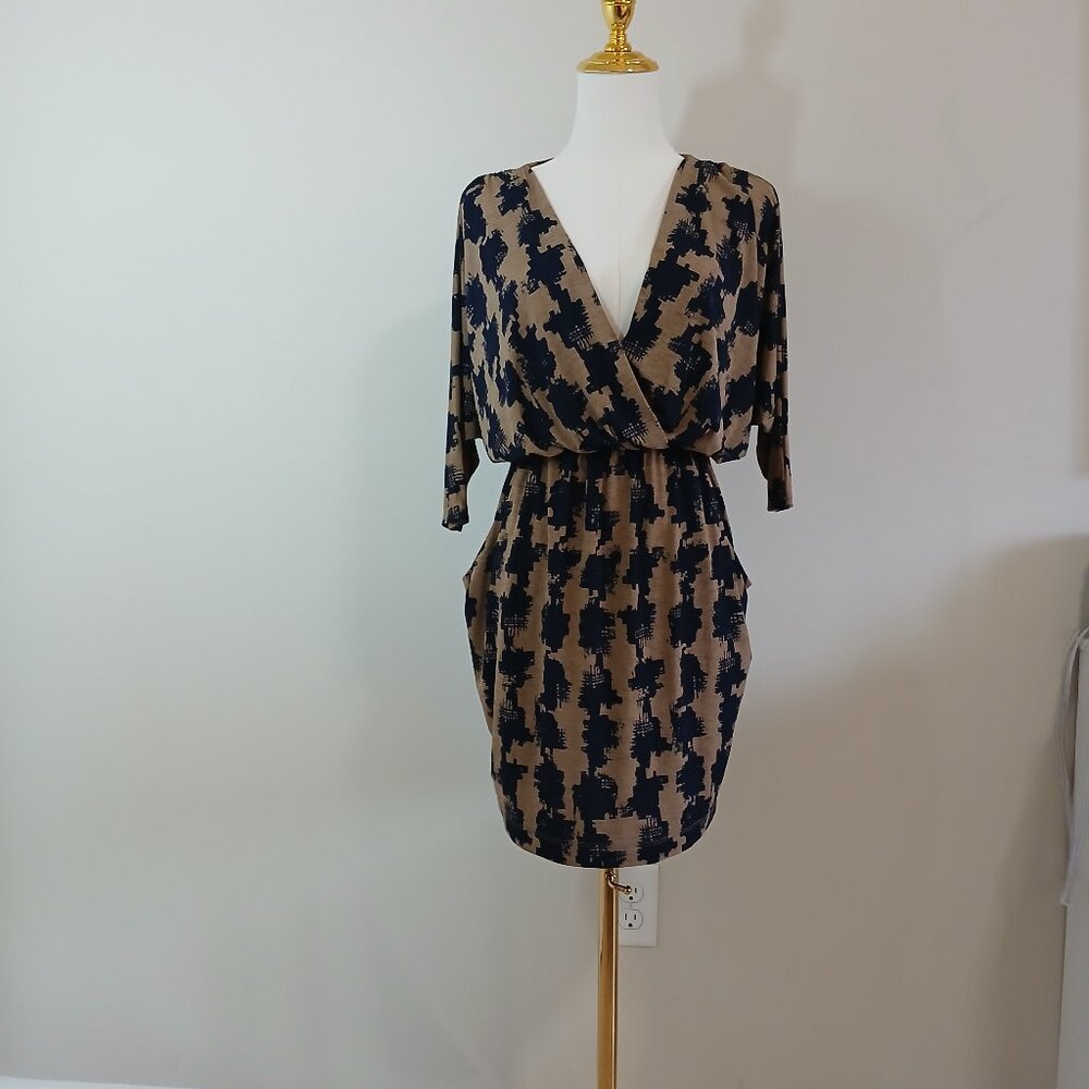 Akira Chicago Navy and Tan Abstract Print Dress Women’s Size M - Like New